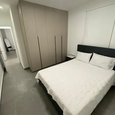 Mall View Modern Penthouse Larnaca