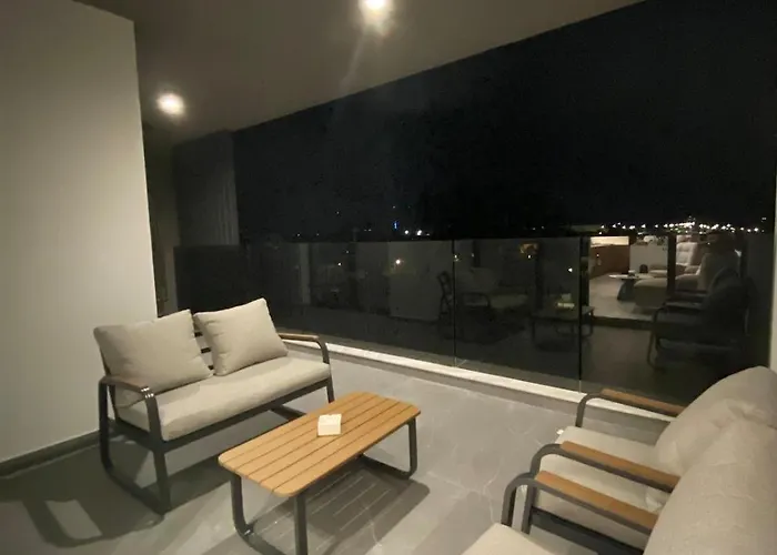 Mall View Modern Penthouse Апартаменты *