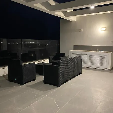 Mall View Modern Penthouse Larnaca