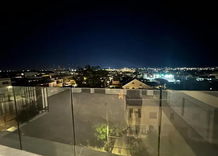 Mall View Modern Penthouse * Larnaka