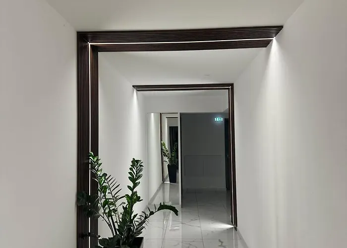 Mall View Modern Penthouse * Lárnaca