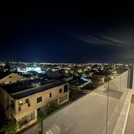 Mall View Modern Penthouse ラルナカ